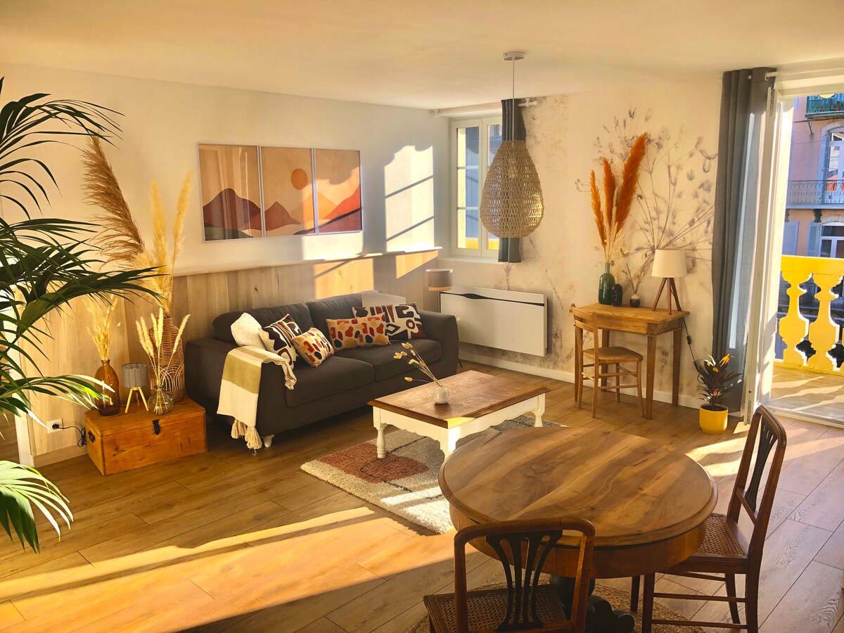 Successful Airbnb property: Le Néouvielle, large balcony: Instant Pyrenees in Bagnères De Bigorre
