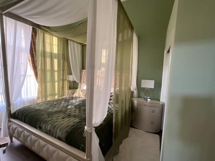 ห้องนอนใหญ่ 