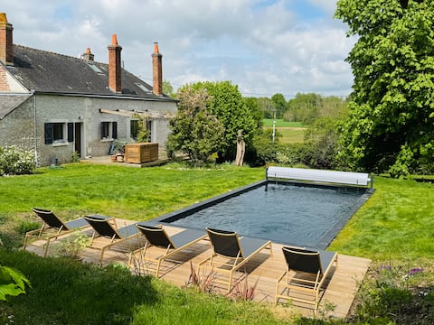 Villa on park & pool on the banks of the Loire.