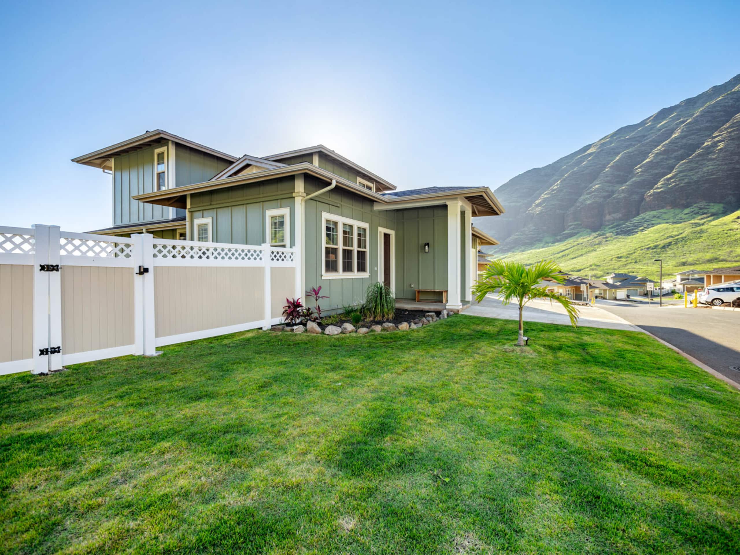 Home in Makaha Valley · ★4.98 · 4 bedrooms · 9 beds · 3.5 shared baths - Image 86