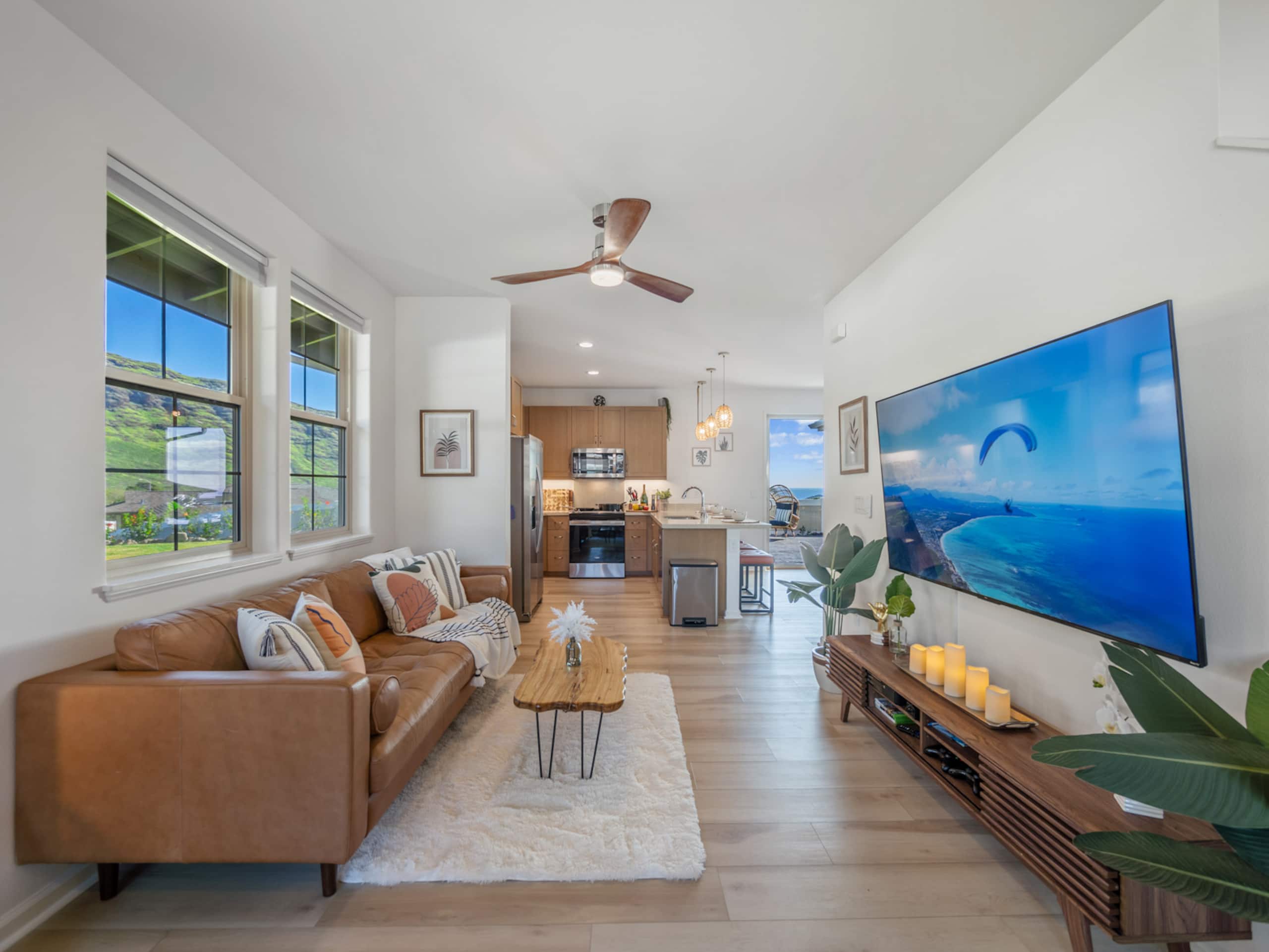 Home in Makaha Valley · ★4.98 · 4 bedrooms · 9 beds · 3.5 shared baths - Image 12