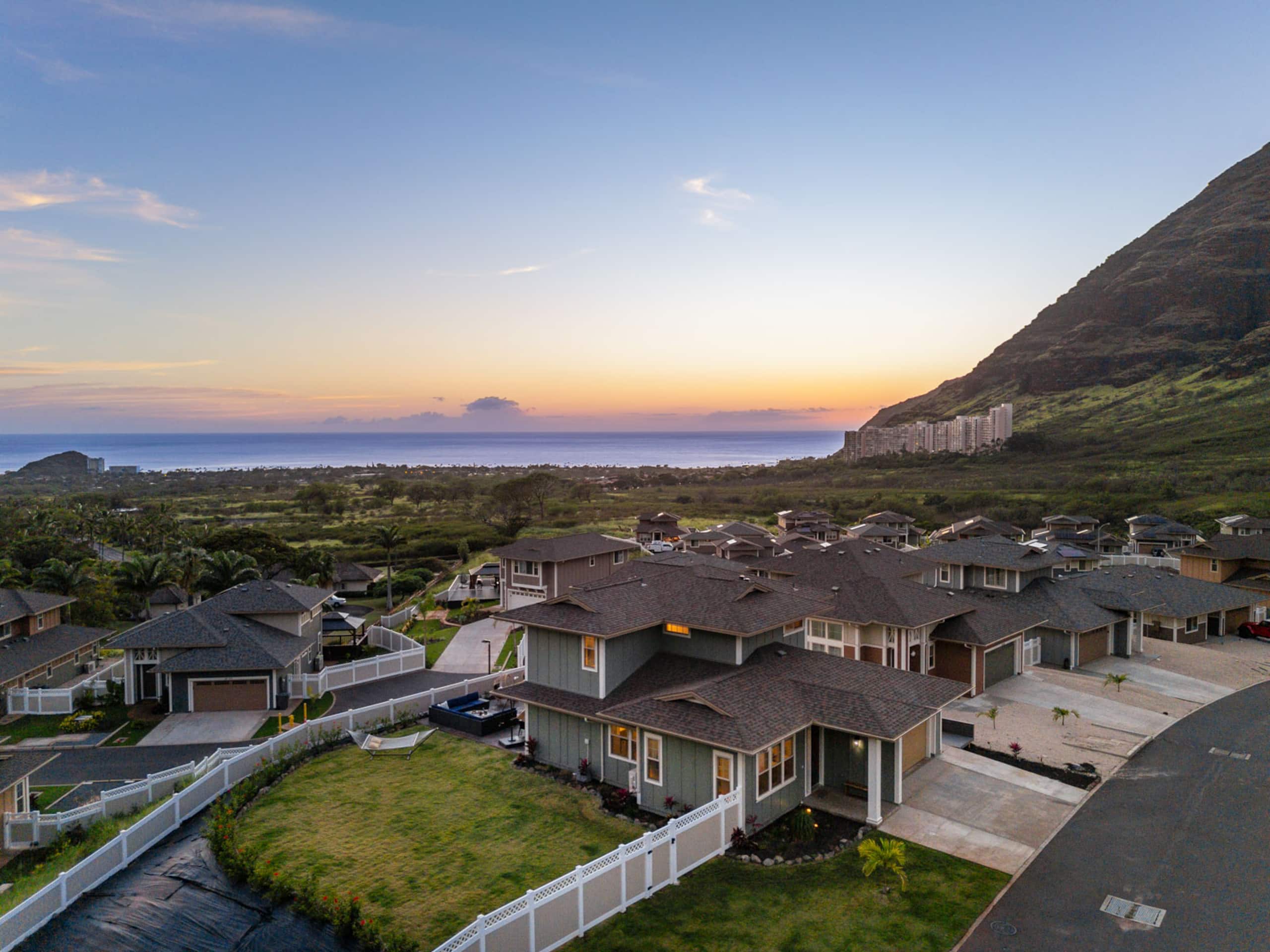 Home in Makaha Valley · ★4.98 · 4 bedrooms · 9 beds · 3.5 shared baths - Image 61