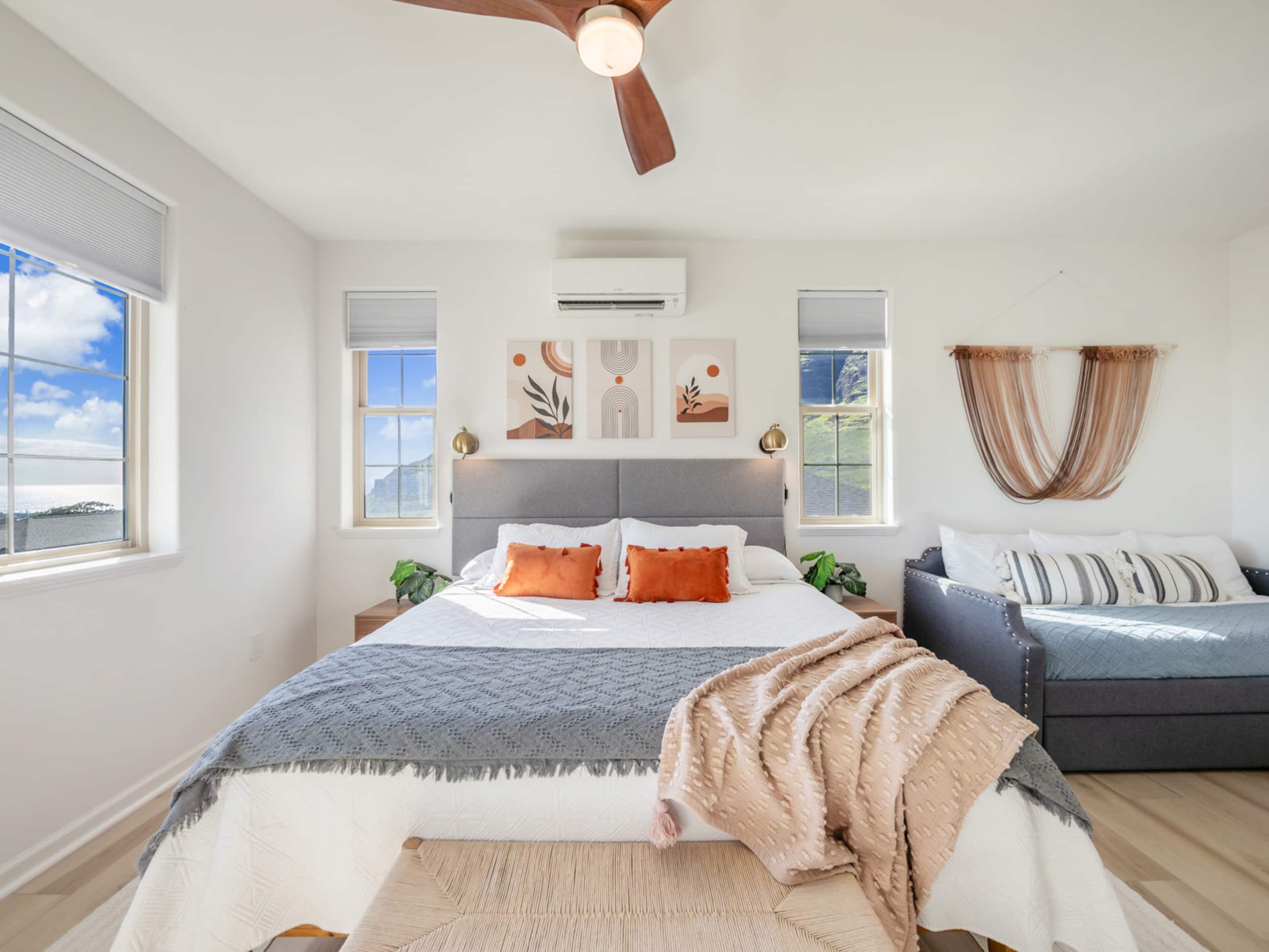 Home in Makaha Valley · ★4.98 · 4 bedrooms · 9 beds · 3.5 shared baths - Image 39