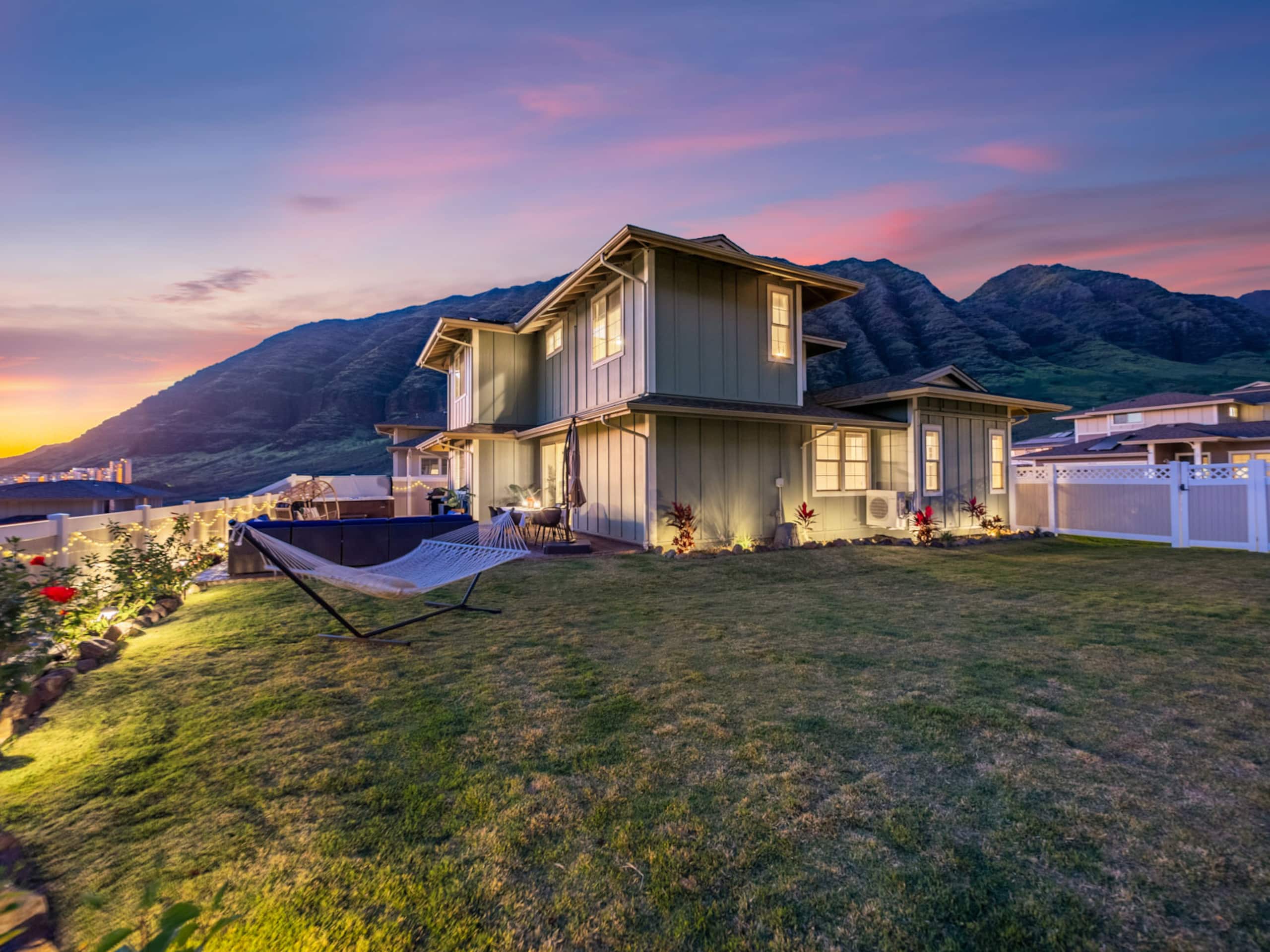 Home in Makaha Valley · ★4.98 · 4 bedrooms · 9 beds · 3.5 shared baths - Image 58