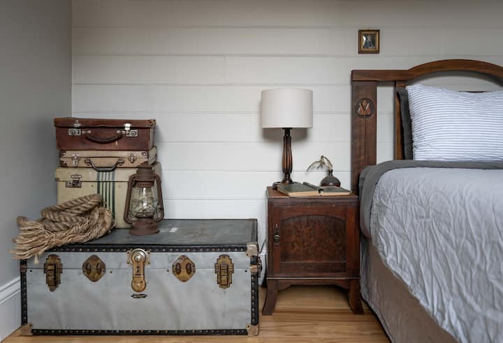 Second bedroom has a king single bed, and an extra single that is set up when three beds are required. All in luxurious French linen bedding.