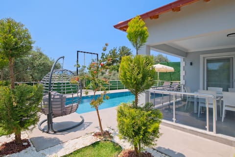 7 Kişilik Müstakil Havuzlu Villa Merkezde VN#111