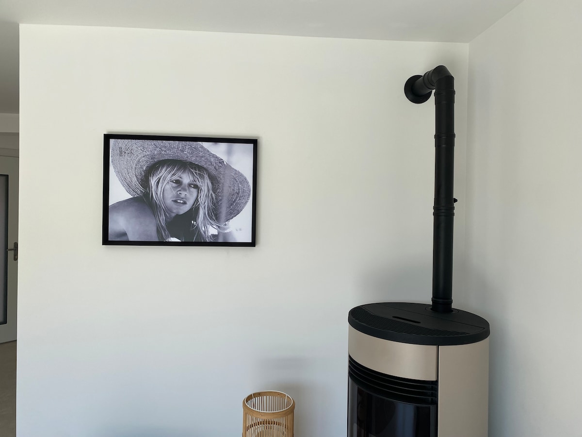 Top Airbnb: Villa Ste Maxime plus 2 studios, 10 min to center & sea à Sainte Maxime