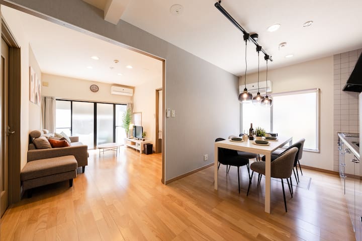 【渋谷駅隣駅】102㎡貸切戸建/渋谷駅5分/駅徒歩3分/2シャワー4寝室/キッズルーム/コンビニ2分