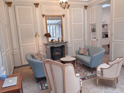 Popular Airbnb listing: Quiet house in the heart Paris in Paris 7e Arrondissement