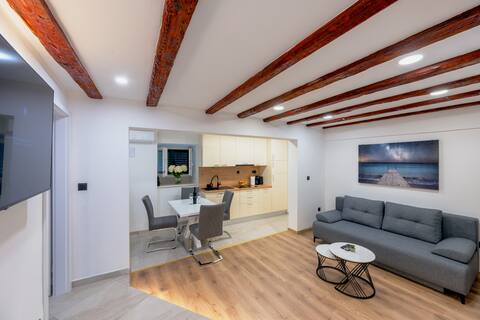 Top performing Airbnb: Bernard Deluxe: Renovated, Peaceful Old Town Gem in Split