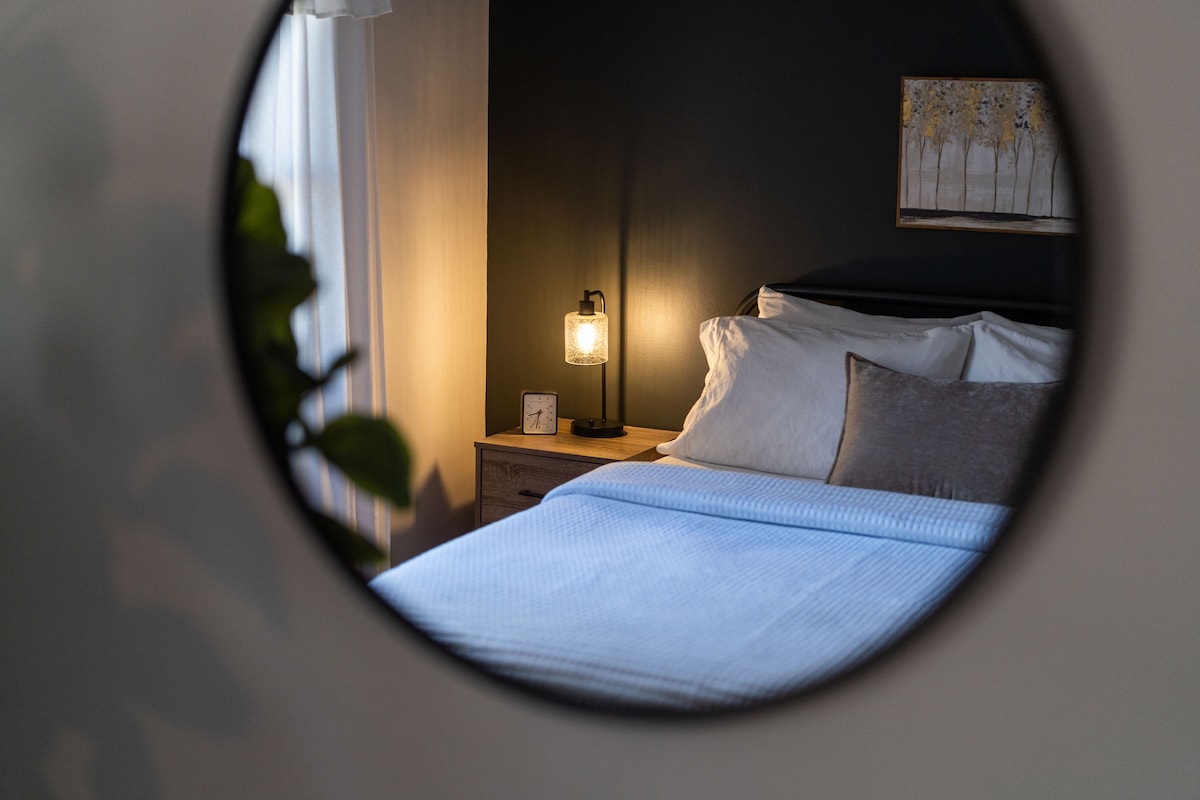 Nelly's Chalet // Bedroom 3 - Queen