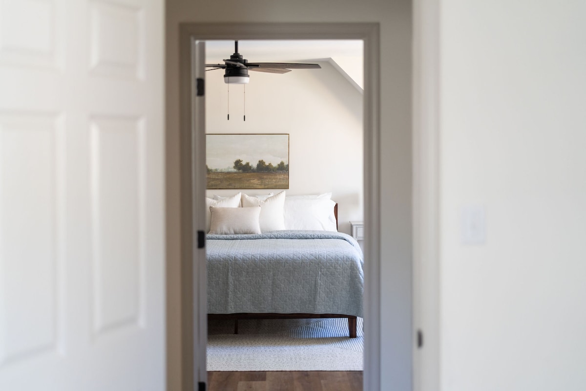 Nelly's Oasis // Bedroom 2 - king bed with private full bath