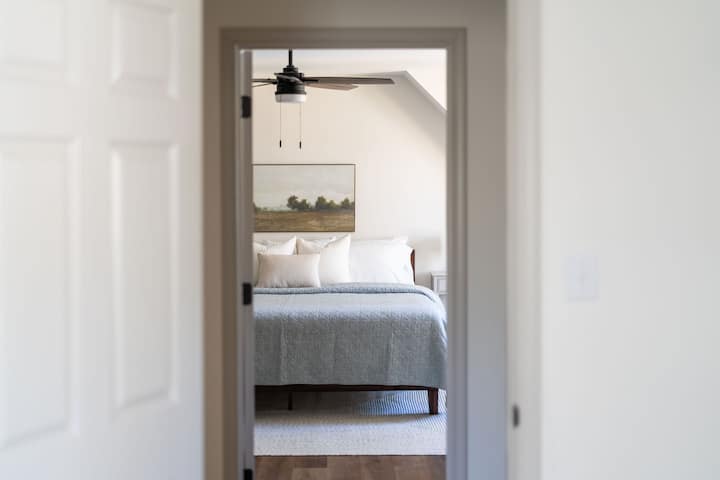 Nelly's Oasis // Bedroom 2 - king bed with private full bath