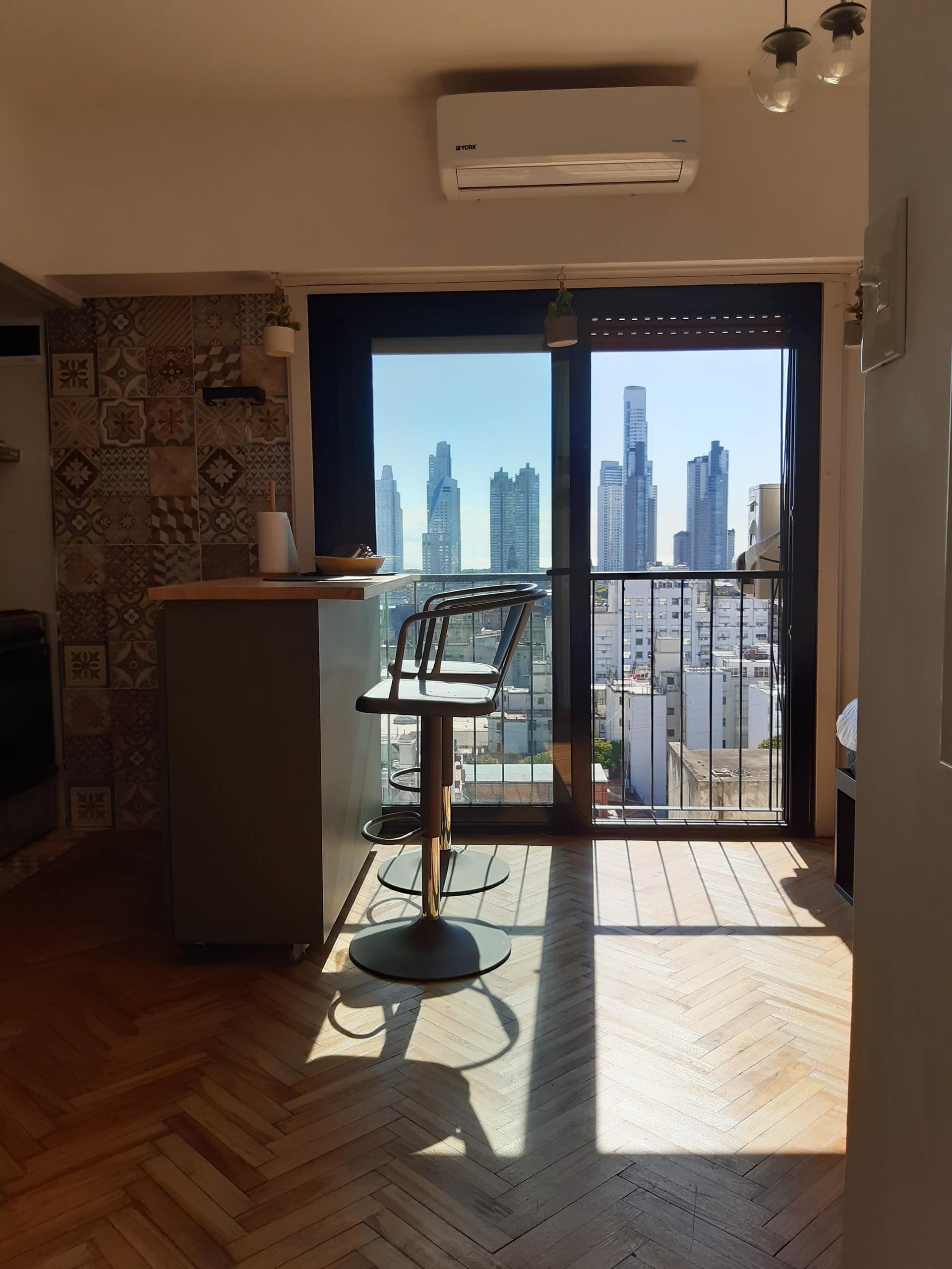 Best view -14fth floor to the River & Pto. Madero