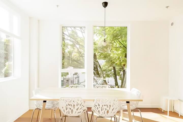 Stylish Seattle Eco Loft | 5BR + City Views gallery image 4