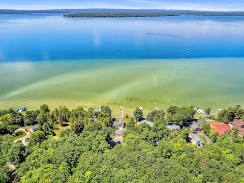 Large Cottage with Sunset Views on Burt Lake!