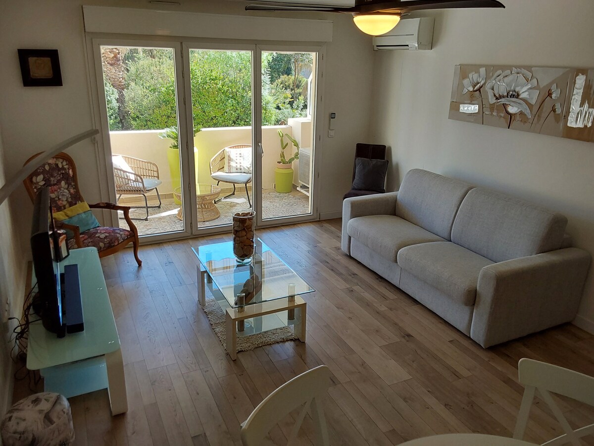 Propriété Airbnb réussie: Hyères apartment with pool à Hyères