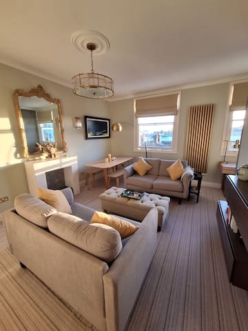 Notting Hill Gate overlooking beautiful Garden Sq