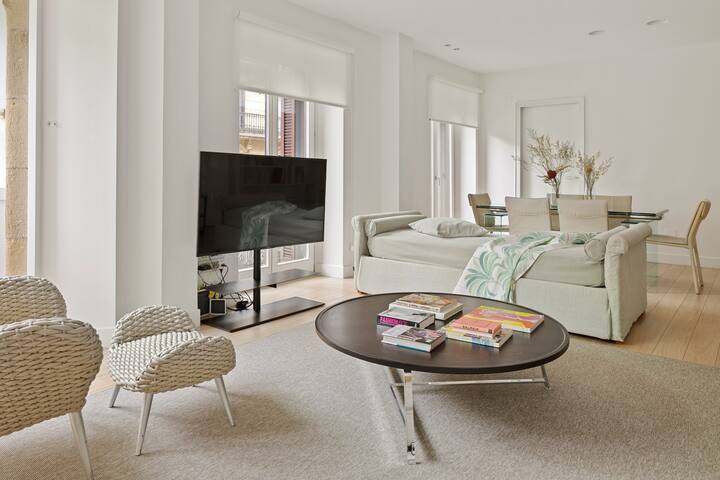 Easo Suite 7 by FeelFree Rentals gallery image 3