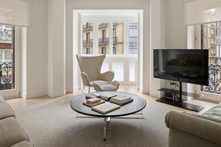 Easo Suite 7 by FeelFree Rentals gallery image 2