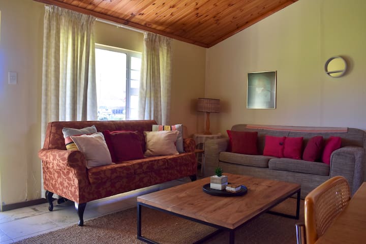 Family Escape! 2BR Cottage Walk to Fish Hoek Beach