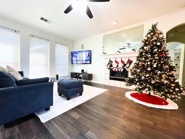 Private Oasis 3BR King Bed BBQ Foosball Culdesac