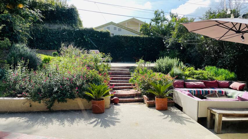 Midcentury Los Angeles Home with a Pool gallery image 4