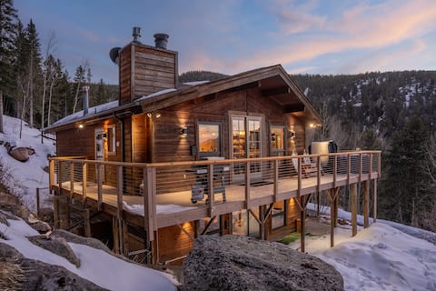 The Bear Cave, Hot tub w/ Mountain Views