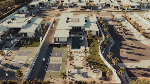 Platinum @ Elemento49 |sleeps 18 w/pool, spa& more
