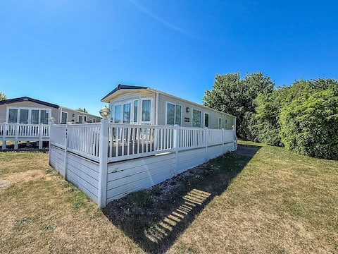 Popular Airbnb listing: Lovely caravan nearby Norfolk Broads ref 70803C in Burgh Castle