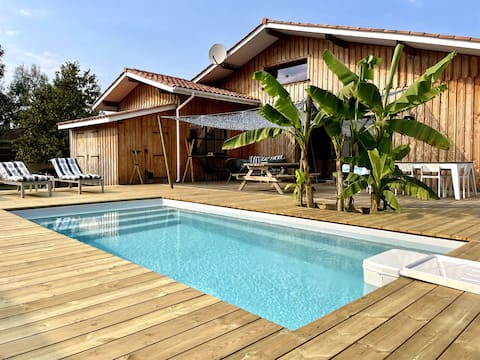 Beautiful wooden house with pool, Ocean Side