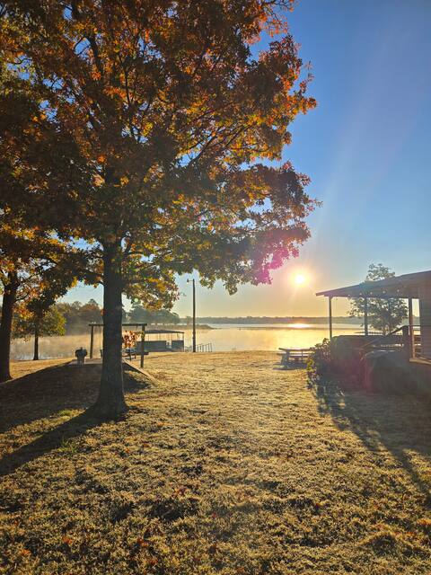 Cute Shawnee Twin Lakes home sleeps 10&has it all!