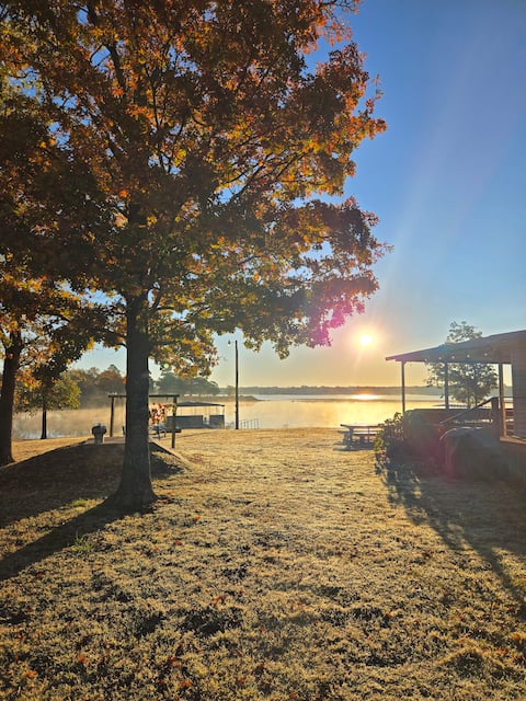 Cute Shawnee Twin Lakes home sleeps 10&has it all!