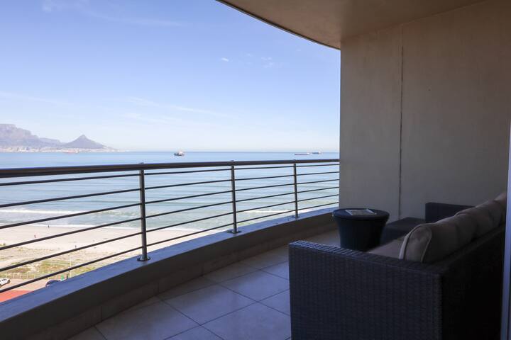 Beachfront Apartment with Panoramic Views gallery image 5