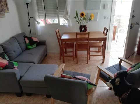 Top Airbnb: Family home with a patio and two bathrooms with air conditioning in Los Corazones