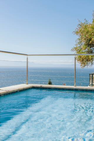 Ocean Song | Seafront Escape with Epic Views! gallery image 4