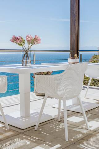 Ocean Song | Seafront Escape with Epic Views! gallery image 3
