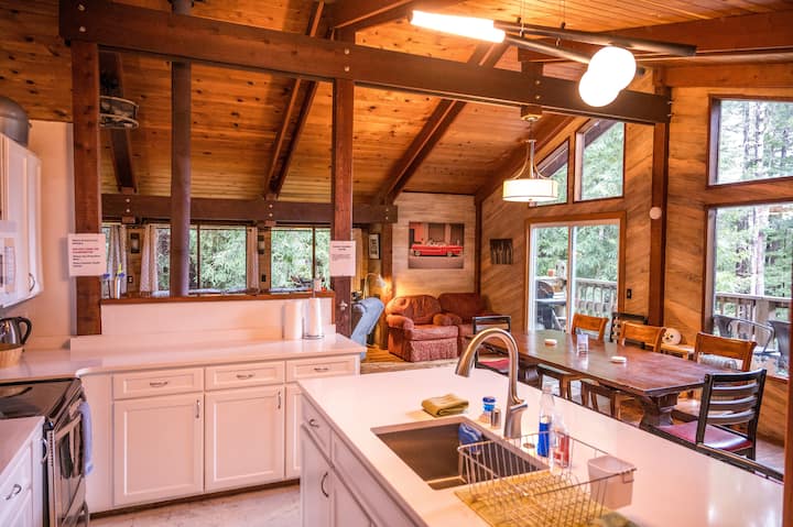 Spacious Redwood Lodge | Hot Tub & Bbq For Groups - Navarro River Redwoods State Park, Elk