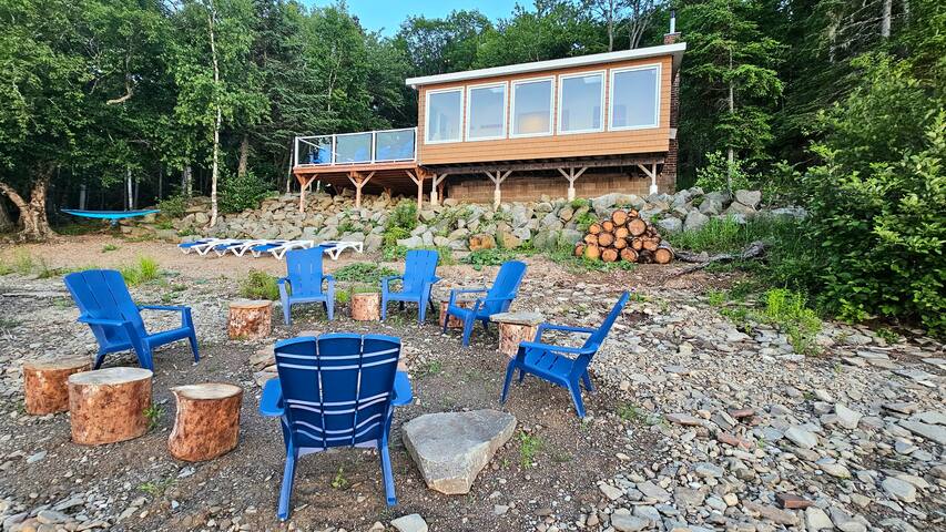 Cozy cottage with private beach