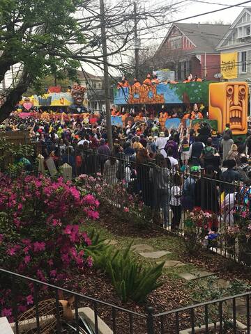 Mansion in the Garden District gallery image 2