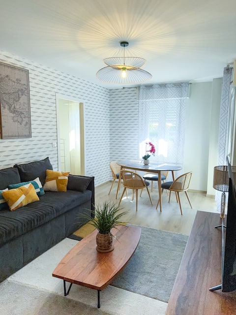 Cozy & quiet two-room apartment with free parking in Aurillac