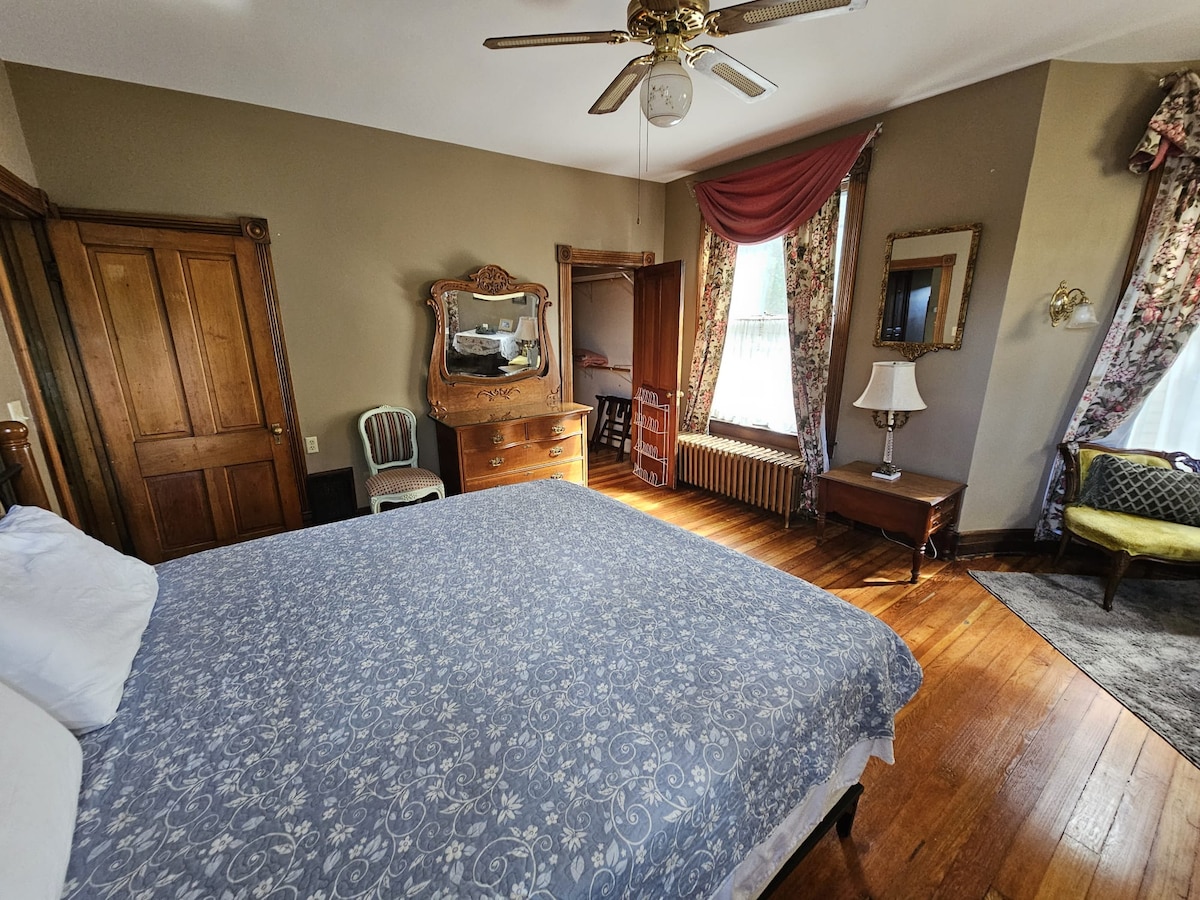 The Harmony House Aurora - Villas for Rent in Aurora, Indiana