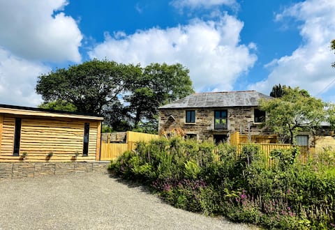 Tawnawood - Traditional Cornish Stone Cottage