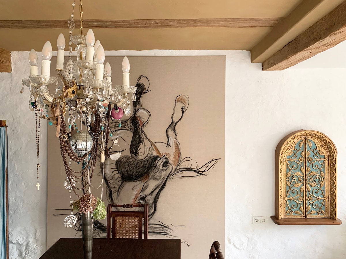 Top Airbnb: Bohemian workshop in historischer Scheune in Brandenburg