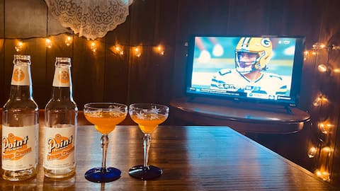 Fantastic Oasis pets friendly fully fenced W/AC