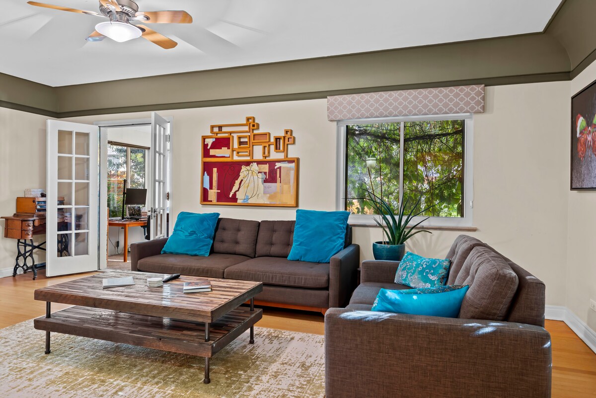 Popular Airbnb listing: Family Home With Expansive Remodeled Spaces in North Park Hill