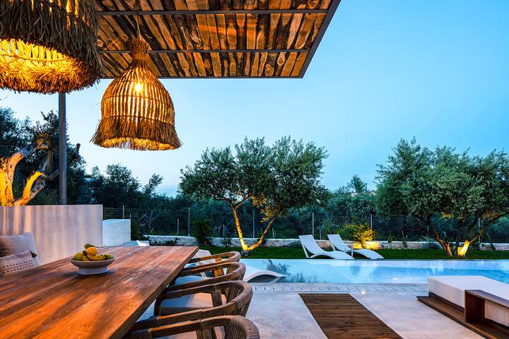 3′ to Beach & Near Chania / Private Heated Pool gallery image 4