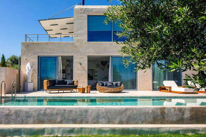 3′ to Beach & Near Chania / Private Heated Pool gallery image 3