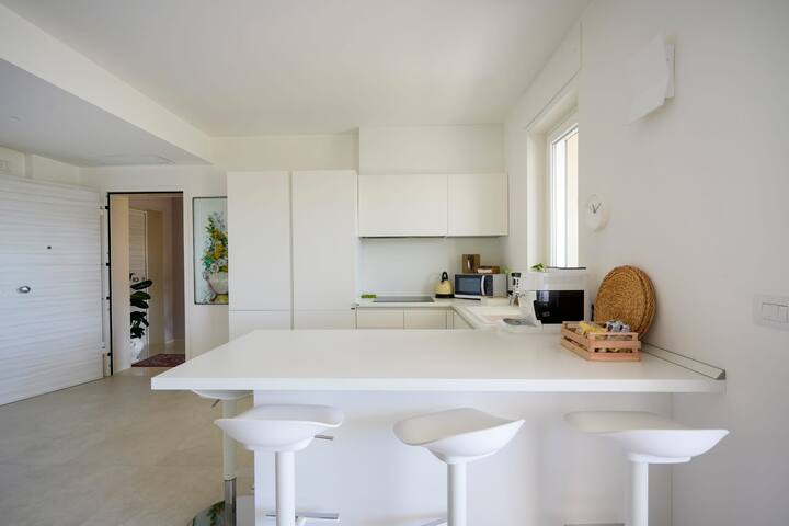 Sunrise luxury apartament ocean view.