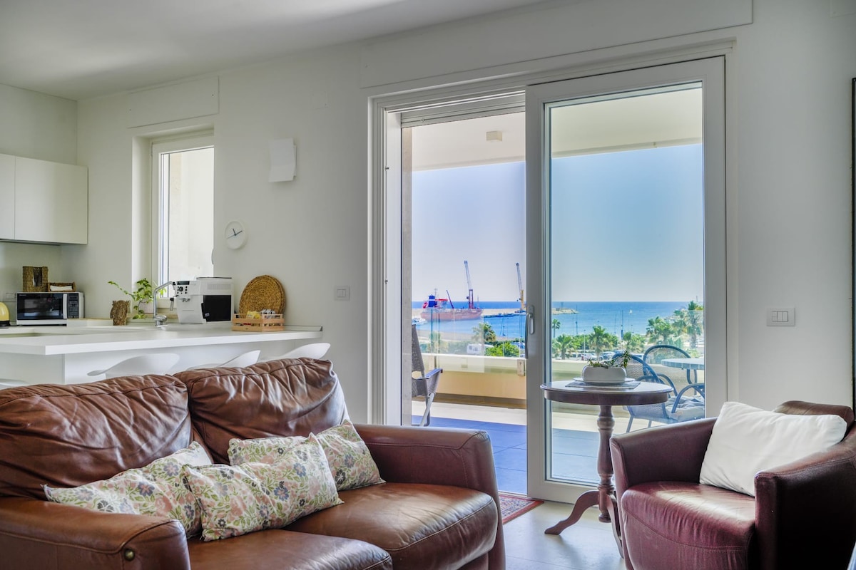 Successful Airbnb property: Sunrise luxury apartament ocean view. in Monopoli